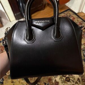 Givenchy Mini Antigona-Box Leather Excellent Condition - Black